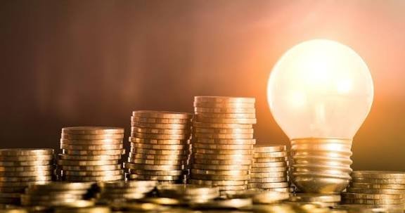 Pessoa trabalhando em renda extra online